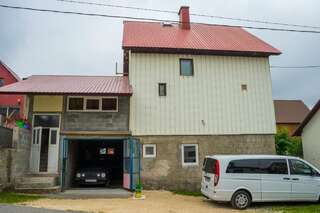 Проживание в семье Lara Rooms Жабляк Трехместный номер с основными удобствами и общей ванной комнатой-5