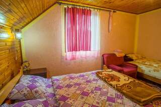 Проживание в семье Lara Rooms Жабляк Трехместный номер с основными удобствами и общей ванной комнатой-9