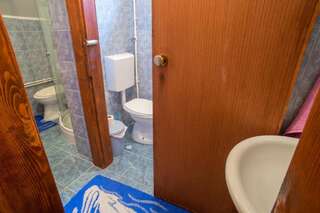 Проживание в семье Lara Rooms Жабляк Трехместный номер с основными удобствами и общей ванной комнатой-12