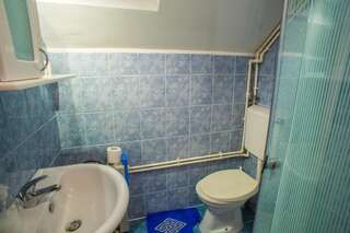 Проживание в семье Lara Rooms Жабляк Трехместный номер с основными удобствами и общей ванной комнатой-16